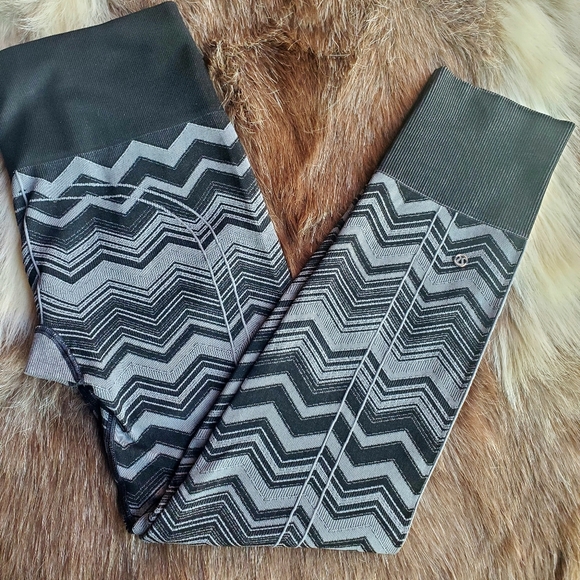 Lululemon Ebb To Street Seamless Leggings Size 8 - Picture 3 of 9